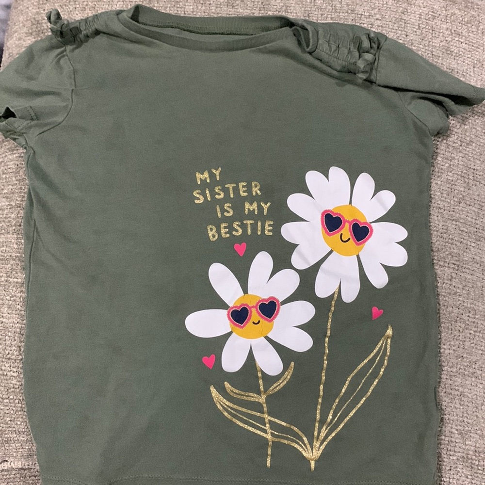 Carted green top w/daisys. Good condition
